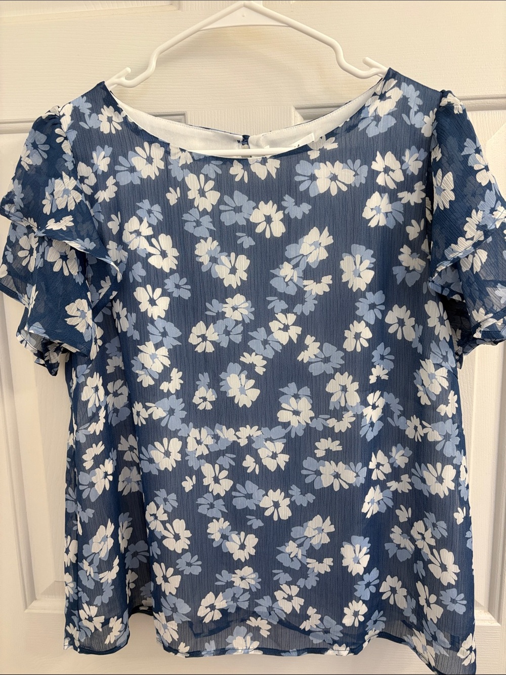 Gilli Blue and White Floral Ruffle Sleeve Blouse